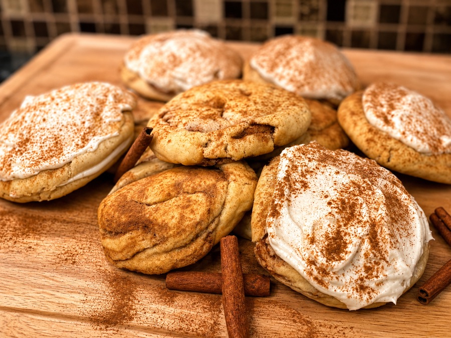 cinnamOn rOll cookie