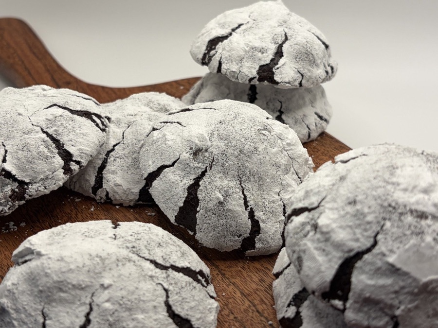 mOunt charlestOn cookies, powdered-sugar snow caps