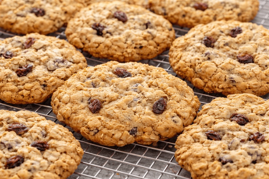 Oatmeal raisin cookie